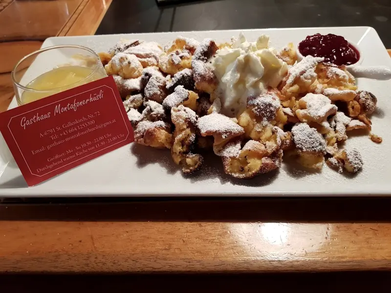 Kaiserschmarrn mit Preiselbeeren